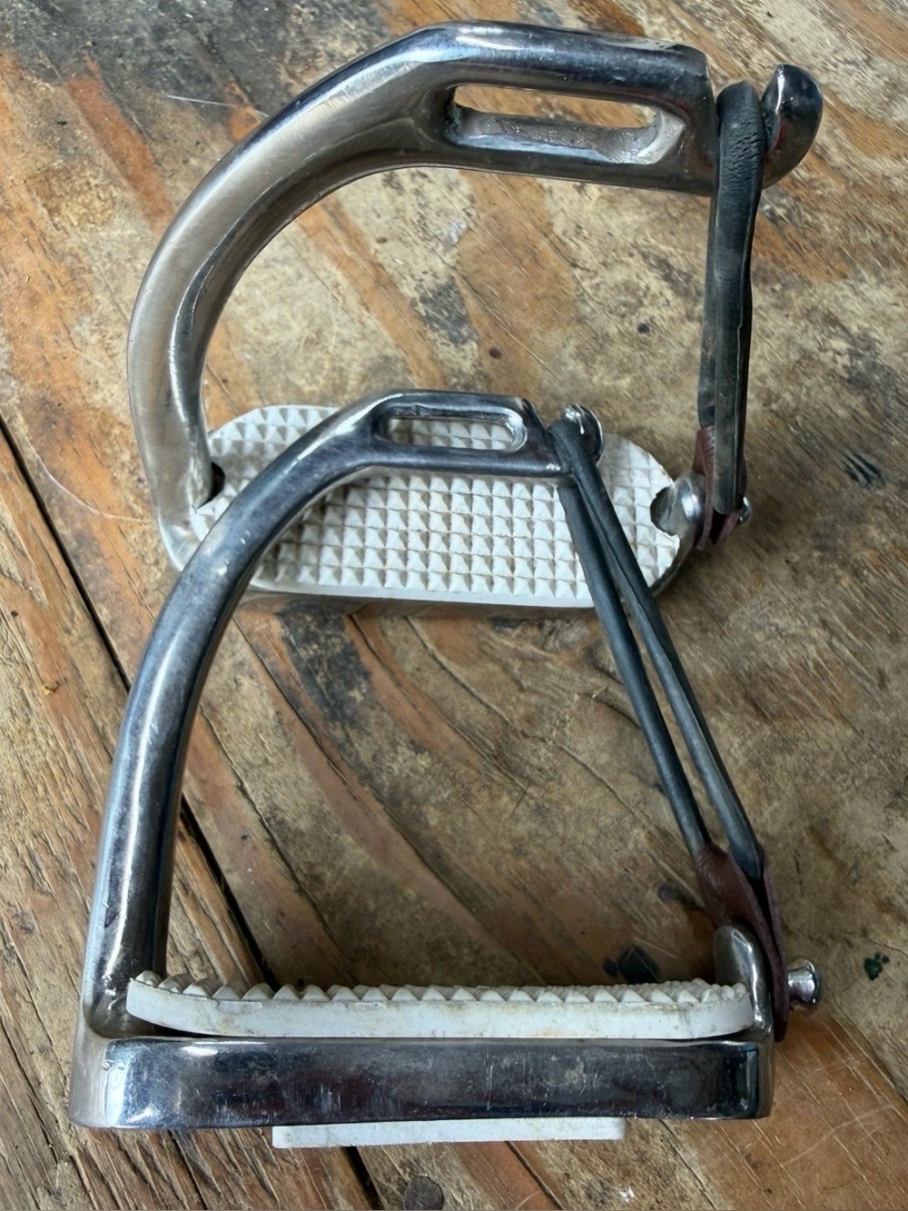 4” peacock stirrup irons